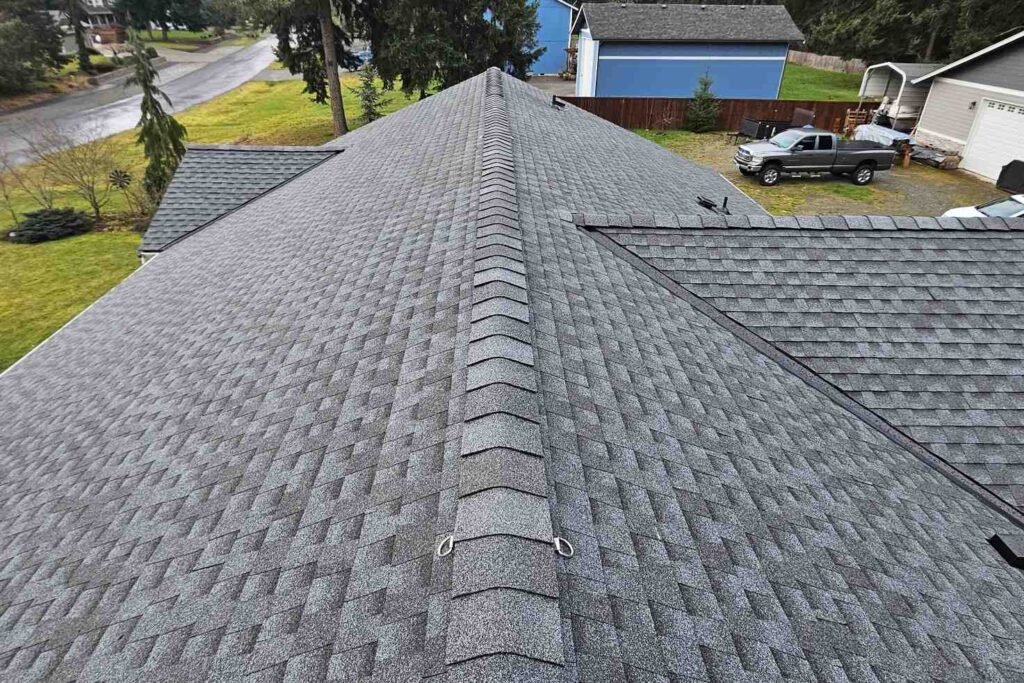 Finished roof ridge with uniform shingles